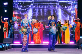 [GALLERY] Hơn trăm thí sinh Miss World 2026 khoe sắc với áo dài Việt
