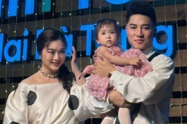 Thanh Trúc - Châu Khải Phong mở tiệc mừng nhật con chung