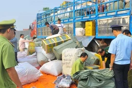 Thủ tướng chỉ đạo tiếp tục đẩy mạnh cao điểm đấu tranh ngăn chặn, đẩy lùi buôn lậu, gian lận thương mại 