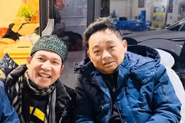 NSND Quốc Khánh gây chú ý khi lộ diện