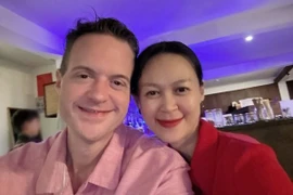 Khoảnh khắc hạnh phúc của siêu mẫu Ngọc Nga bên chồng Tây 