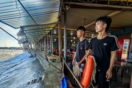 2 người hùng cứu 5 du khách gặp nạn khi tắm biển ở Ninh Bình