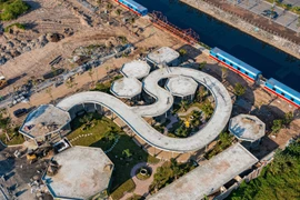 Cận cảnh công trình hình 'rắn khổng lồ' độc lạ tại Hà Nội sắp hoàn thành