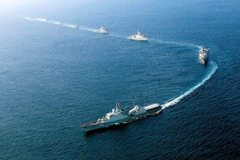 Đội hình nghi lễ diễu binh trên biển của Hải quân đảm bảo trang nghiêm