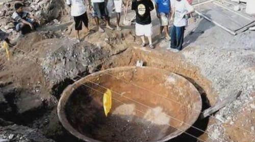 Ngay sau đó, các chuyên gia ứng dụng AI và học máy để phân tích vật liệu, niên đại và chức năng của chiếc vạc.(Ảnh: kknews)