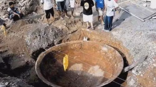 Ngay sau đó, các chuyên gia ứng dụng AI và học máy để phân tích vật liệu, niên đại và chức năng của chiếc vạc.(Ảnh: kknews)