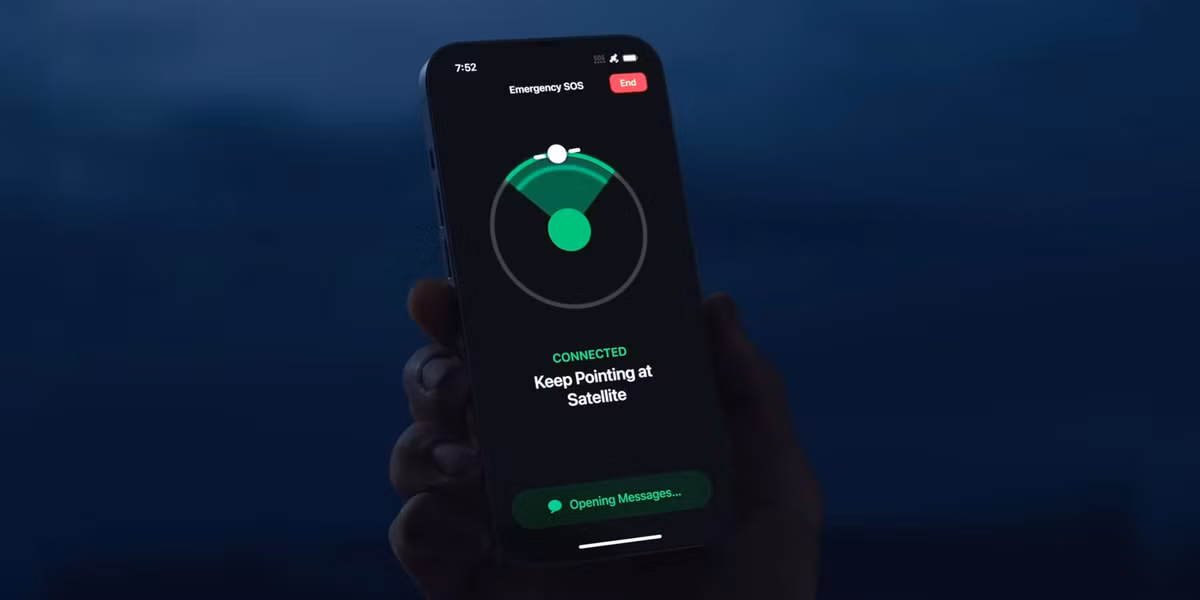 Trong điều kiện không có sóng điện thoại, ông đã dùng tính năng SOS vệ tinh trên iPhone để gửi tin nhắn khẩn cấp.