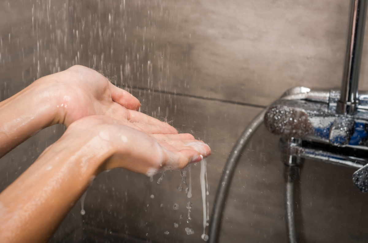 Theo giáo sư Zhang Junping, người dùng tuyệt đối không nên thực hiện xác thực khuôn mặt khi đang tắm hoặc trong tình trạng không mặc quần áo.