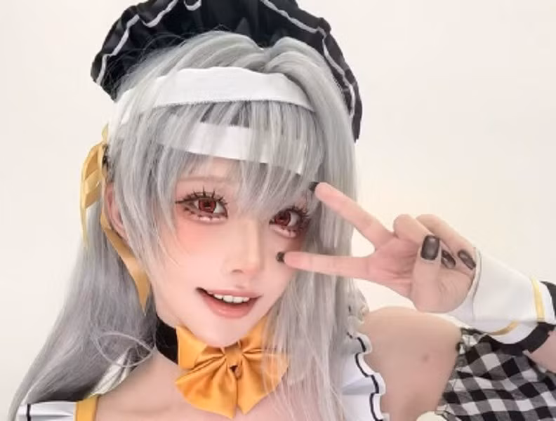 Cô sở hữu chiều cao 1m76, gương mặt ngọt ngào cùng thân hình quyến rũ khiến người hâm mộ “ngộp thở” mỗi lần xuất hiện.