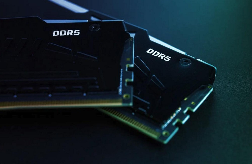 Nguyên nhân chính đến từ cơn khát phần cứng AI, khi các tập đoàn lớn đổ xô thu mua DDR5 và HBM cho trung tâm dữ liệu.