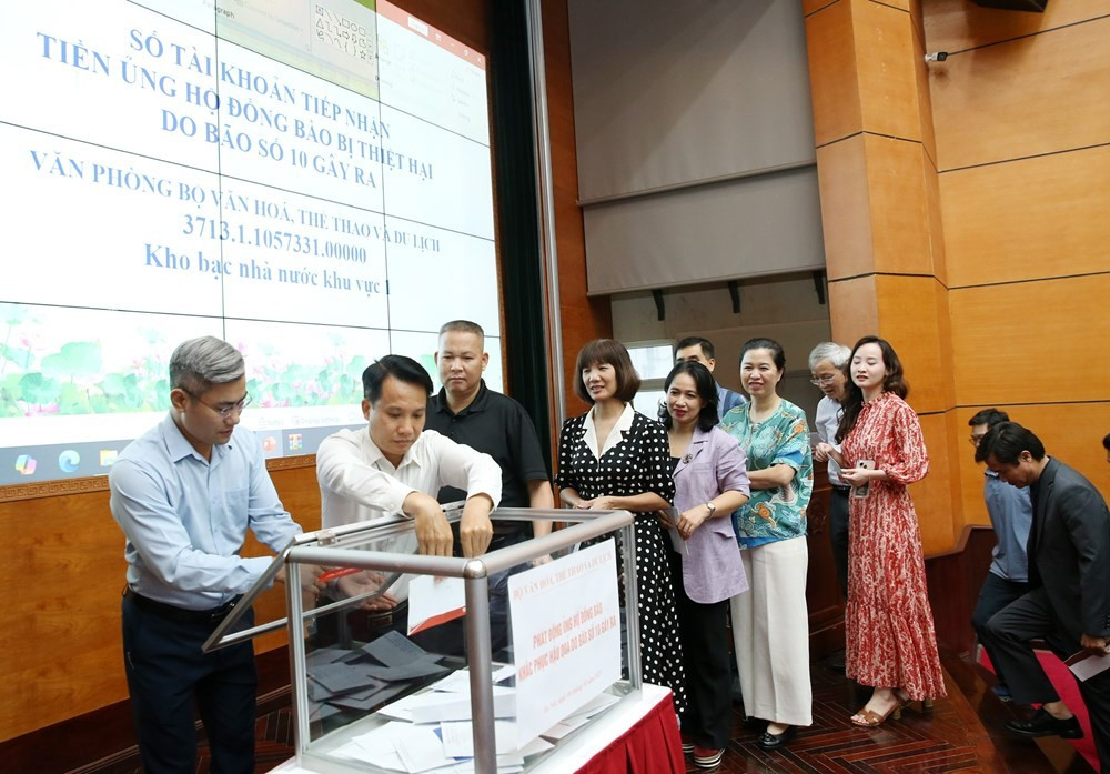 Bộ VHTTDL tổ chức quyên góp ủng hộ đồng bào bão lũ đối với các cán bộ, công chức, viên chức, người lao động thuộc Bộ