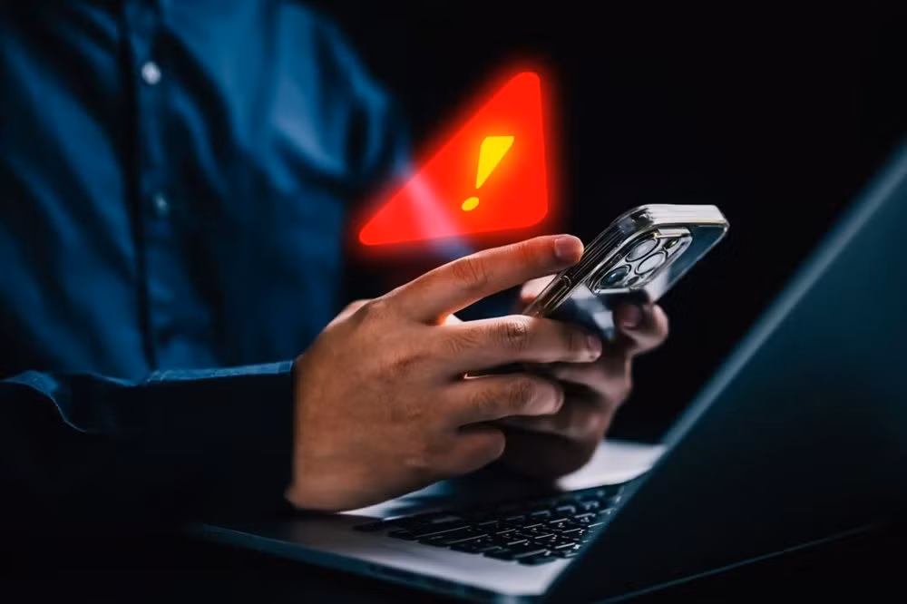 Hiểu biết công nghệ hay học vấn cao không giúp bạn miễn nhiễm với lừa đảo trực tuyến, bởi mấu chốt nằm ở tâm lý con người khi bị tấn công cảm xúc.