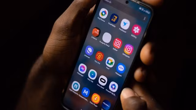 Google đang siết chặt bảo mật sau khi phát hiện nhiều chiến dịch tấn công mạng lợi dụng ứng dụng giả mạo để phát tán mã độc trên Android.