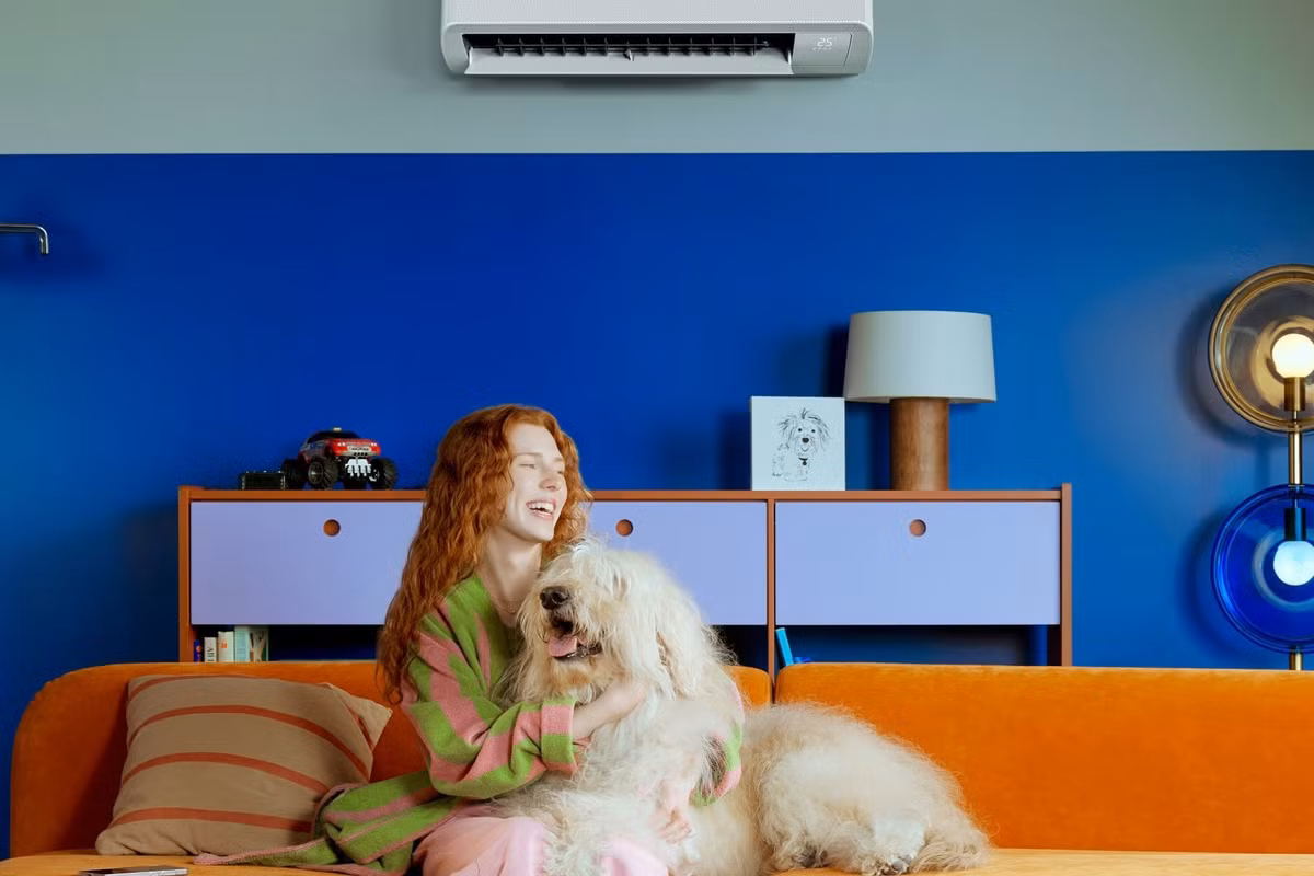 Chế độ WindFree lan tỏa khí lạnh qua 23.000 lỗ nhỏ, loại bỏ cảm giác gió buốt thổi trực tiếp vào người.