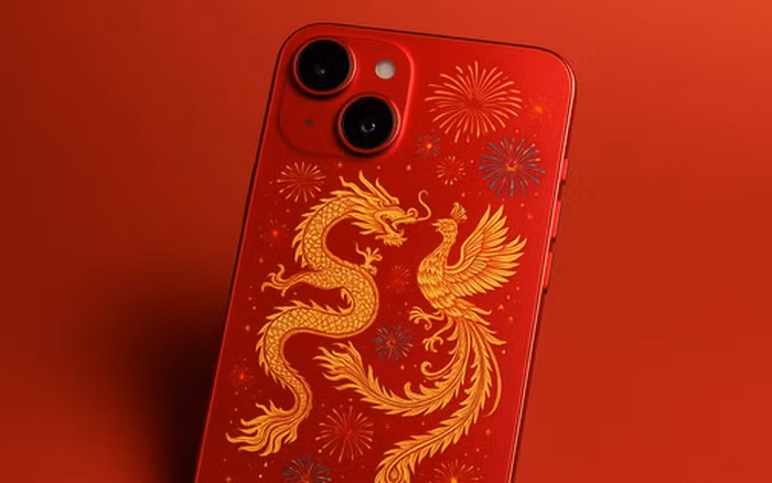 Mức giá lại mềm hơn nhiều, chỉ bằng 60 đến 70% iPhone gốc và còn kèm quà tặng.