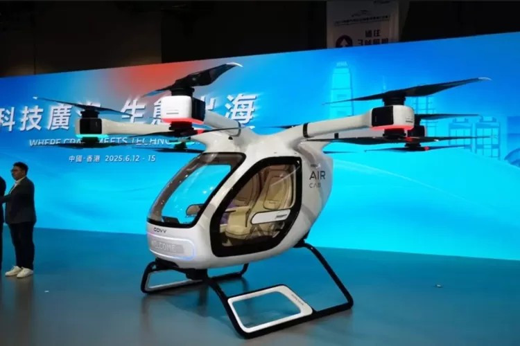 Govy AirCab sử dụng 90% vật liệu sợi carbon, cửa cánh chim và rotor gắn trên nóc.(Ảnh: Jakarta Daily Indonesia)