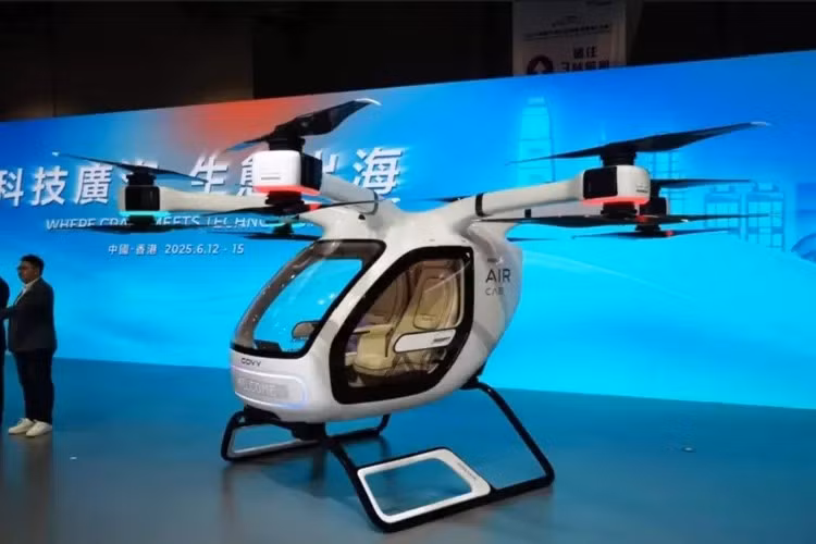 Govy AirCab sử dụng 90% vật liệu sợi carbon, cửa cánh chim và rotor gắn trên nóc.(Ảnh: Jakarta Daily Indonesia)