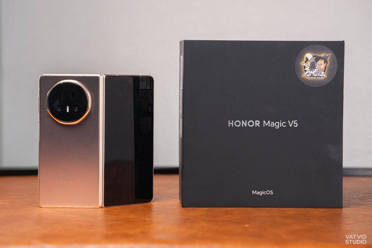 Với sự kết hợp giữa thiết kế sang trọng, hiệu năng mạnh mẽ và bảo mật AI, HONOR Magic V5 hứa hẹn mở ra xu hướng mới cho trải nghiệm di động an toàn. (Ảnh: Vatvostudio)