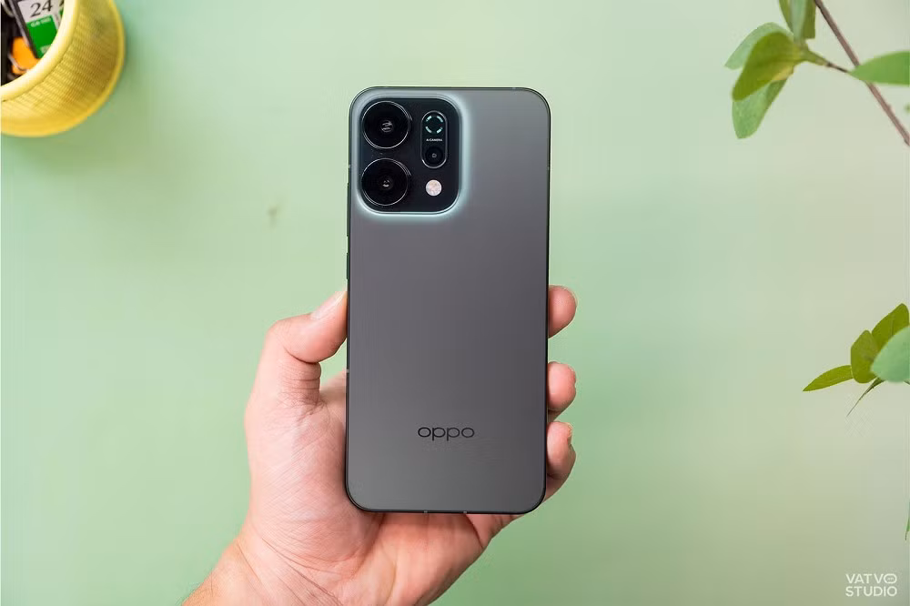 Camera tele 3.5x và AI Recorder 2.0 giúp người trẻ sáng tạo nội dung dễ dàng và nổi bật cá tính.(Ảnh: Vatvo studio)