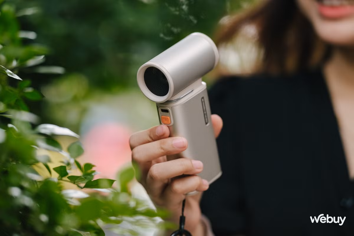 3. Jisulife Ultra1 là quạt cầm tay “flagship” với lực gió mạnh như máy thổi bụi mini, núm xoay chỉnh tốc độ siêu tiện.(Ảnh: Webuy)