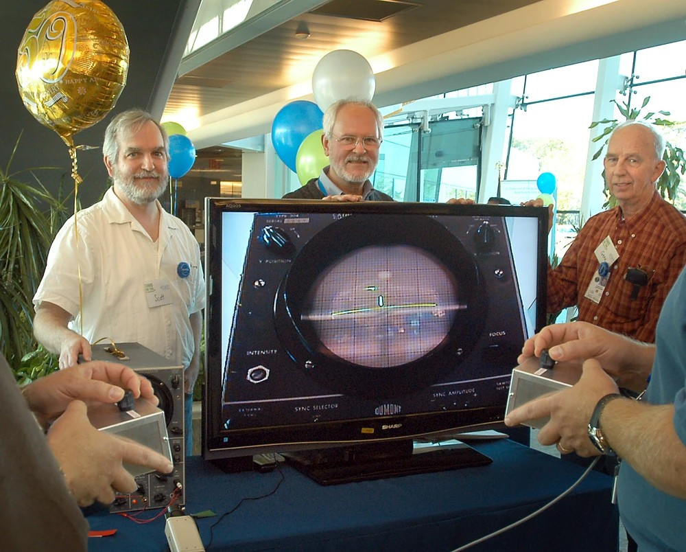 Trò chơi sử dụng máy tính analog, vốn để tính quỹ đạo đạn đạo nhưng được ông biến thành công cụ giải trí đầu tiên của nhân loại.