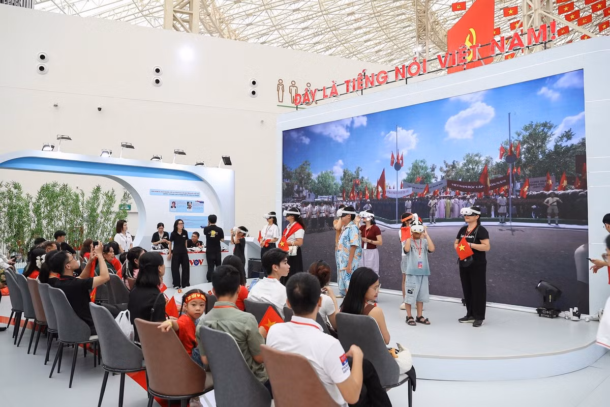 Người dùng có thể nghe giọng Chủ tịch Hồ Chí Minh đọc Tuyên ngôn Độc lập và hòa mình vào không khí lịch sử đầy xúc động.