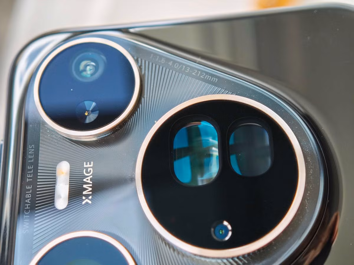 Tuy nhiên, hệ thống chỉ cho phép hai mức zoom cố định thay vì zoom mượt liên tục như Xperia 1 VI, gây tranh cãi về tính linh hoạt.