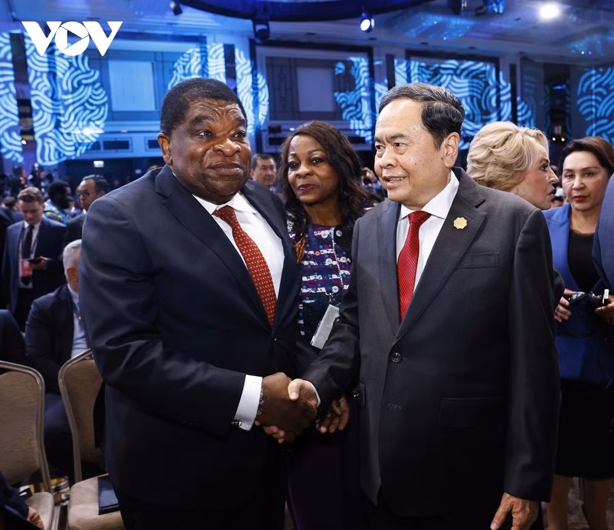 Chủ tịch Quốc hội Trần Thanh Mẫn trao đổi với Tổng Thư ký IPU Martin Chungong.