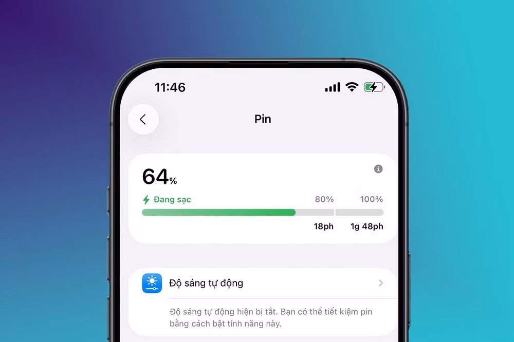 Hệ thống tự động điều chỉnh thời gian dựa trên tốc độ sạc, loại bộ sạc và nhiệt độ thiết bị.