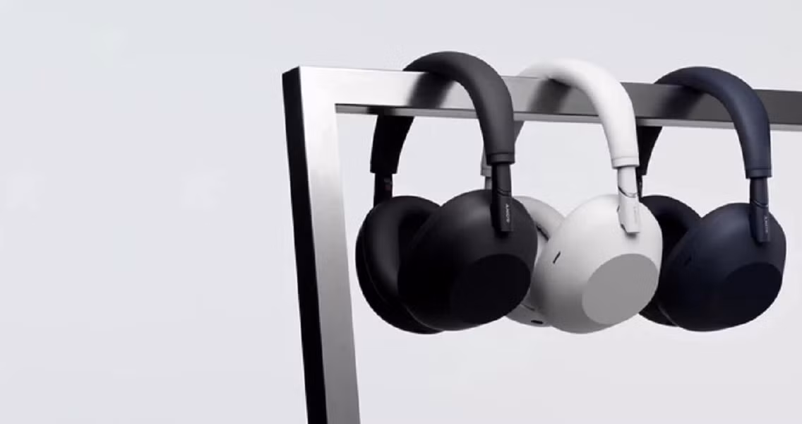 Pin dùng 30 giờ, sạc 10 phút cho 5 giờ nghe, lý tưởng cho người di chuyển.