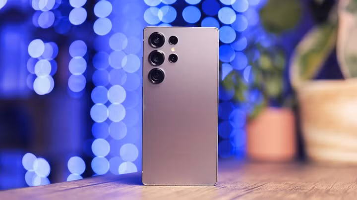 Samsung Galaxy S25 Ultra: phần mềm tốt nhất, màn hình OLED 6,9 inch chống phản chiếu, hỗ trợ cập nhật 7 năm.