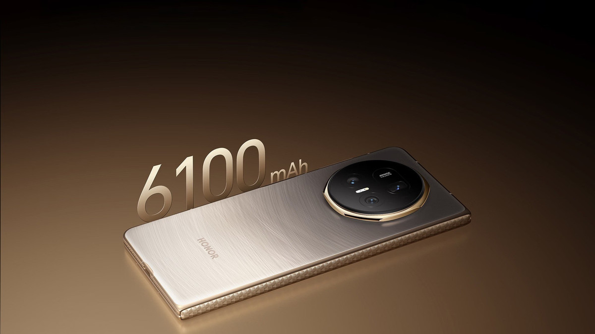 Màn hình ngoài 6,43 inch và màn hình trong 7,95 inch đều hỗ trợ độ sáng cao, hiển thị 10,7 tỷ màu và chống mỏi mắt nhờ công nghệ PWM 4320Hz.