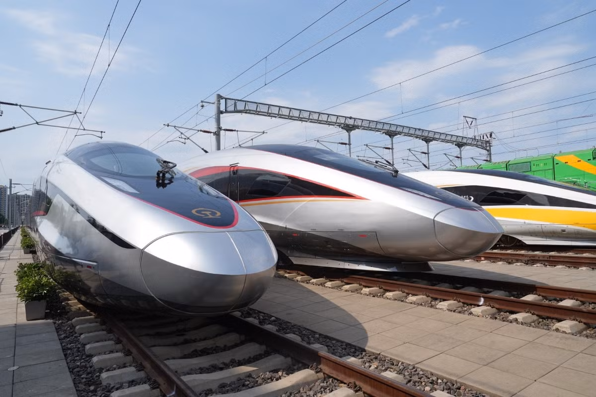 CRRC không công bố lộ trình vận hành chính thức, nhưng giới chuyên gia tin rằng tàu thuộc dòng phát triển từ dự án CRRC 600 có nền tảng công nghệ từ Thyssenkrupp của Đức.