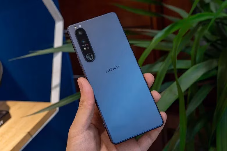 Xperia 1 III sở hữu Snapdragon 888, RAM 12GB, bộ nhớ 256GB cùng cụm camera chuyên nghiệp.