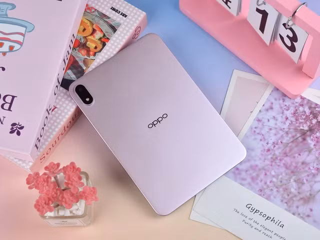 Tại sự kiện ra mắt toàn cầu, OPPO bất ngờ giới thiệu OPPO Pad Mini - mẫu tablet nhỏ gọn được xem là đối thủ trực tiếp của iPad mini trong phân khúc cao cấp.