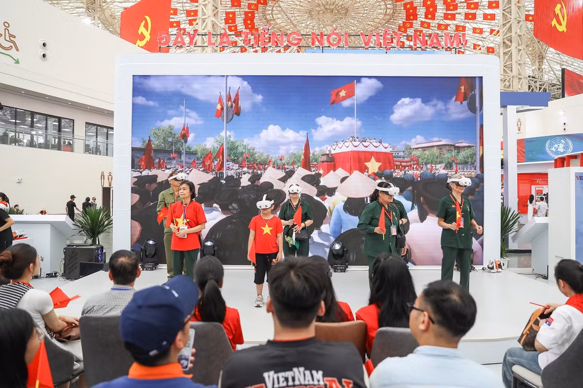 Chương trình trải nghiệm thu hút đông đảo người dân ở nhiều lứa tuổi tham gia.