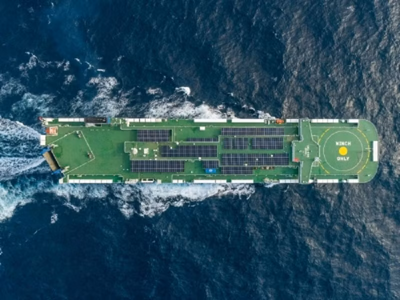 Tàu có thể vận chuyển tới 7.000 xe nhờ hệ thống 12 sàn, rút ngắn 1/3 thời gian vận chuyển từ Trung Quốc đến châu Âu so với cách truyền thống.