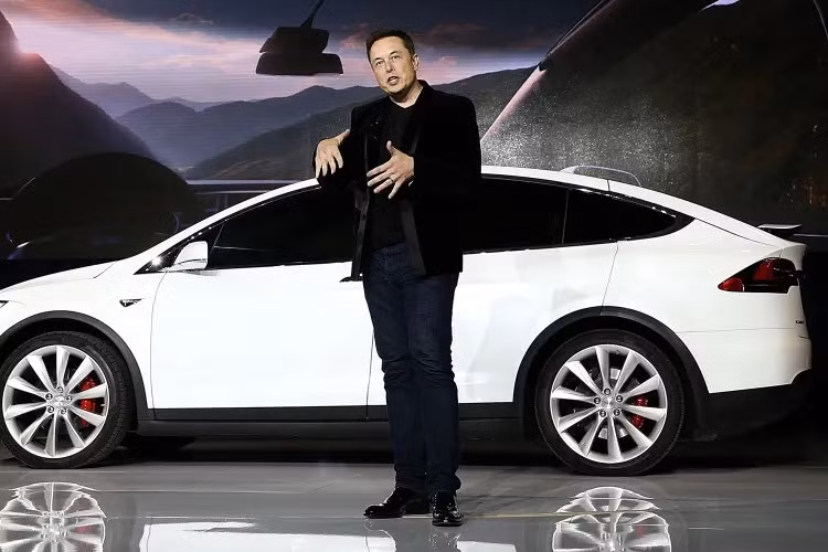 Một thẩm phán liên bang tại San Francisco đã cho phép khởi kiện tập thể chống lại Tesla vì quảng cáo gây hiểu nhầm.
