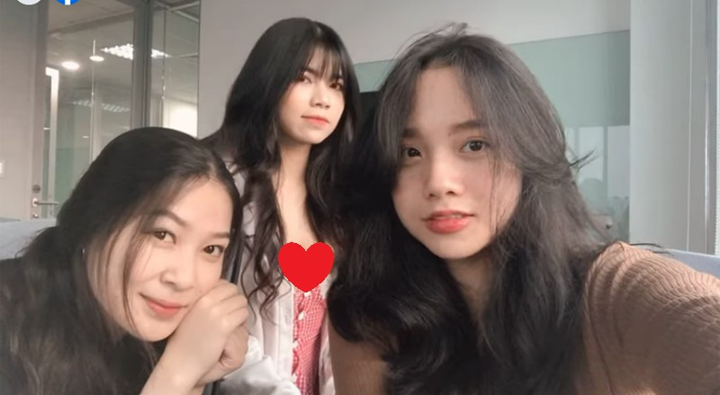 Tại VCS Mùa Xuân 2021, VETV từng giới thiệu ba nữ MC mới gồm Kim Sa, Bảo Ngọc và Mai Dora, mở ra kỳ vọng về thế hệ MC LMHT kế cận.