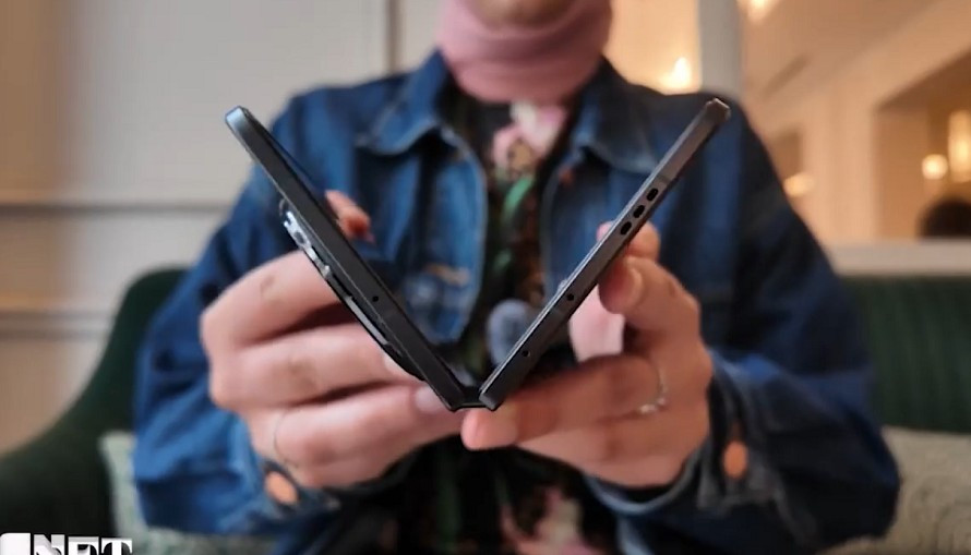 Thiết bị này được cho là sở hữu màn hình trong 7,8 inch, nhỏ hơn một chút so với các đối thủ Samsung và Google. (Nguồn: CNET)