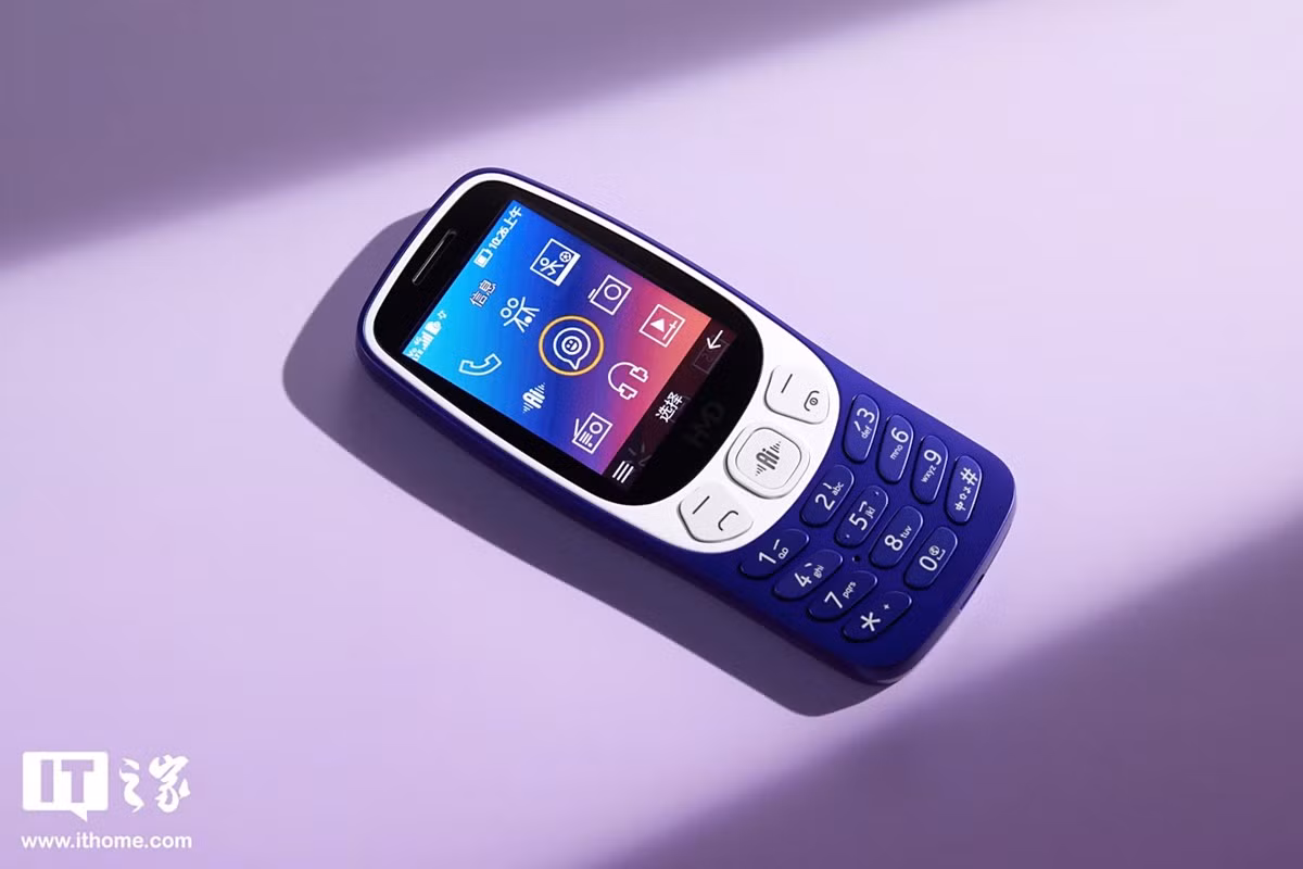 Trong khi smartphone ngày càng phức tạp, HMD bất ngờ tung ra HMD 3210 Barcelona Edition với AI tích hợp ngay trên một chiếc điện thoại phổ thông. (Ảnh: ithome)