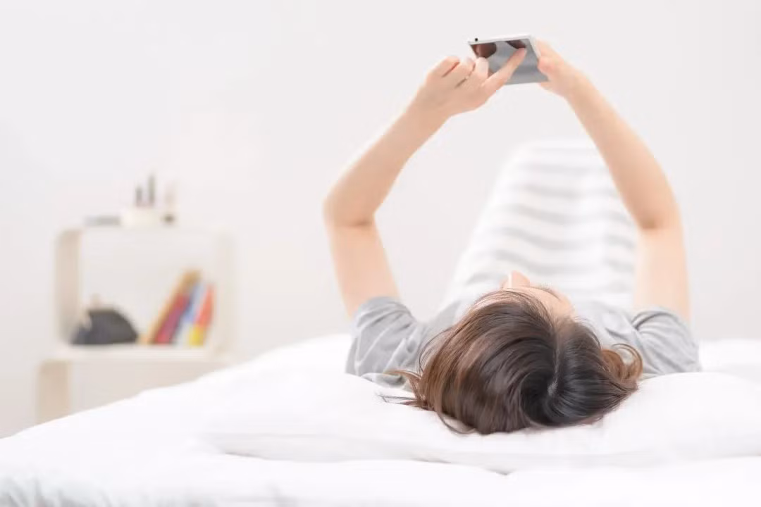 Các chuyên gia nhấn mạnh yếu tố quan trọng có thể nằm ở sự đều đặn trong thói quen trước khi ngủ.