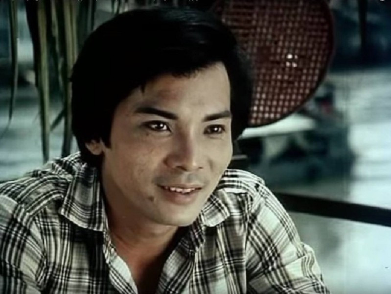 Nghệ sĩ Thương Tín sinh năm 1956. Ông xuất thân từ sân khấu cải lương. Sau đó, Thương Tín nhanh chóng chuyển hướng sang điện ảnh và trở thành một trong những nam diễn viên nổi tiếng ở thập niên 1980. (Ảnh: ĐPCC)