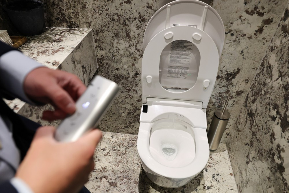 Tuy nhiên, giới đầu tư vẫn cảnh báo nguy cơ bong bóng AI, khi nhu cầu chip nhớ có thể đảo chiều bất ngờ.S