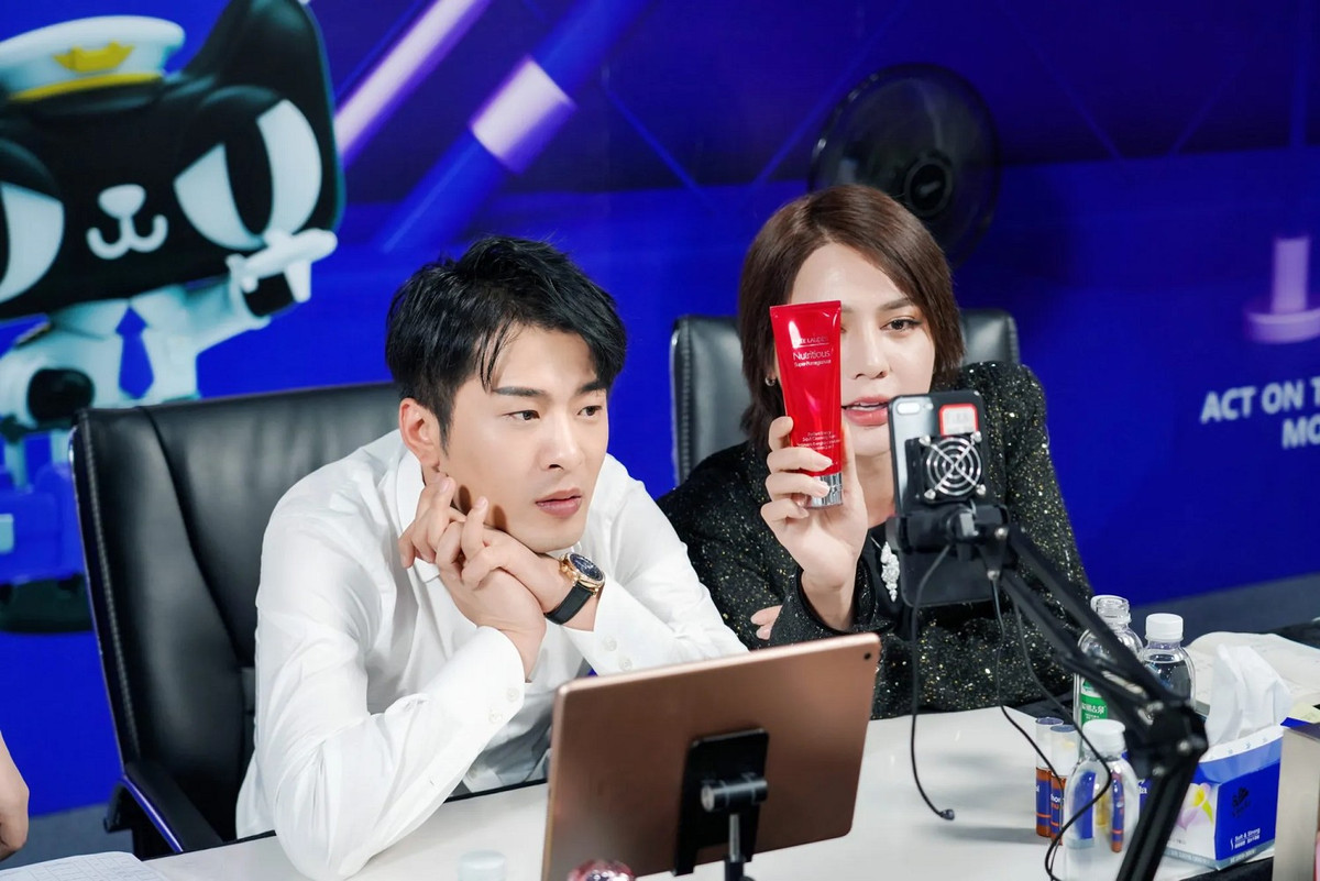 Từ ánh hào quang đến cú ngã đau, Xinba trở thành minh chứng cho sự khốc liệt của ngành livestream thương mại lớn nhất thế giới.