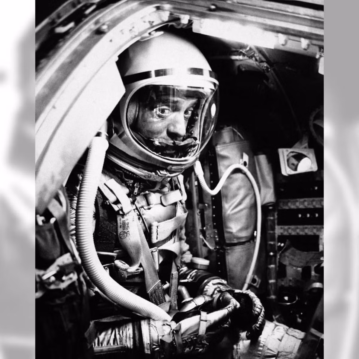 Shepard tiểu luôn trong bộ đồ, nước tiểu được lớp vải lót phía trong thấm hút hết.(Ảnh: The Denver Post)