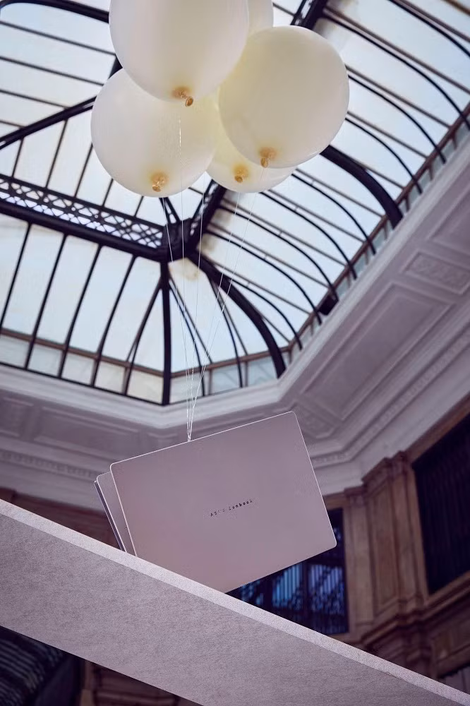 Triết lý “Design You Can Feel” mở ra hướng tiếp cận mới, nơi laptop không chỉ là công cụ, mà còn là người bạn đồng hành hiểu được cảm xúc người dùng.