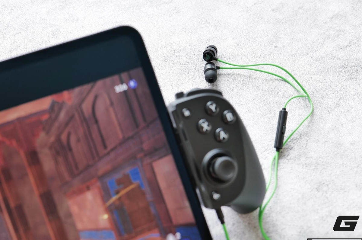 Kết hợp cùng tai nghe Razer Hammerhead V3 giúp hoàn thiện combo "chuẩn Razer", tăng trải nghiệm âm thanh sống động, chi tiết.(Ảnh: Genk)