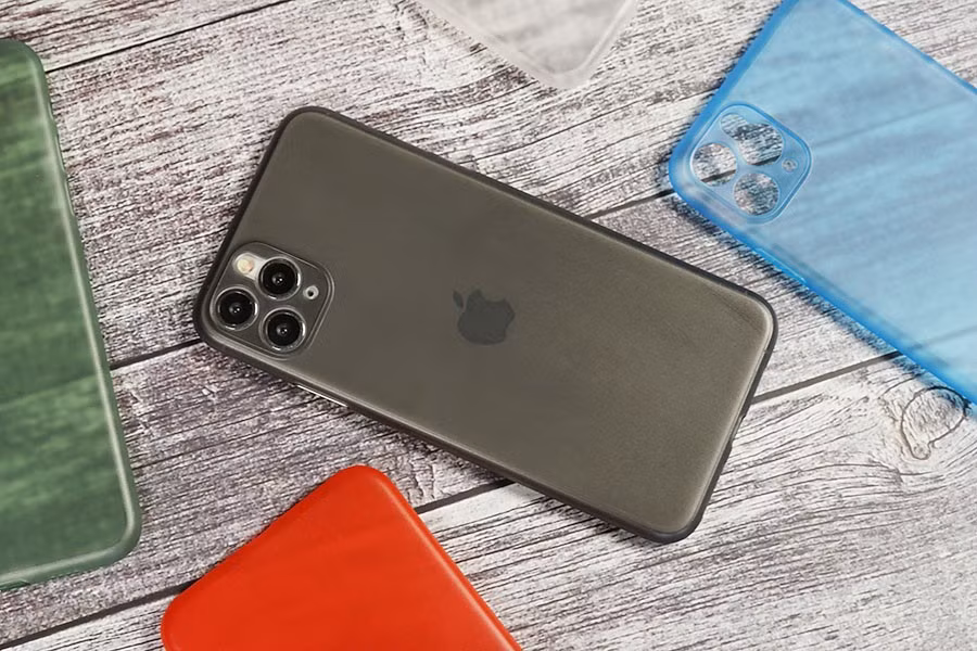 Kết hợp với ốp lưng có gờ bảo vệ, úp điện thoại là cách đơn giản nhưng hiệu quả để bảo vệ thiết bị.