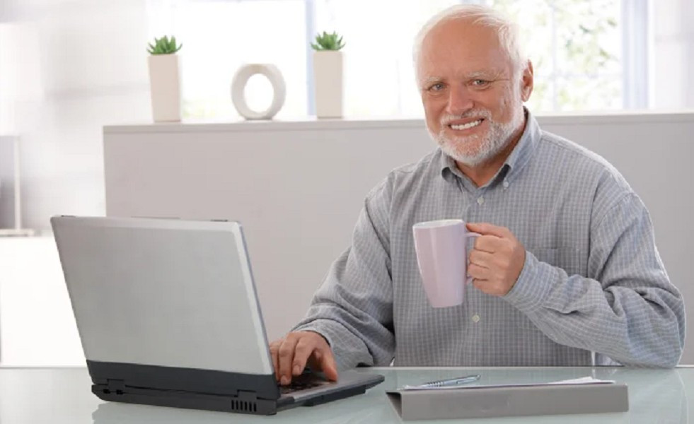 Một số netizen còn thử ảnh meme nổi tiếng như “Hide the Pain Harold” và cũng vượt qua được bước kiểm duyệt.